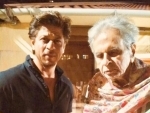 Shah Rukh Khan visits Dilip Kumar's residence, meets him