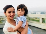 Alia Bhatt poses with Karan Johar's daughter Roohi