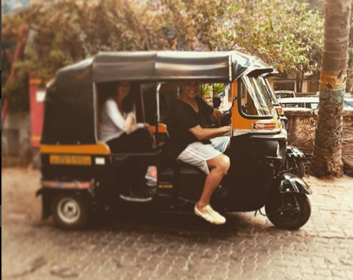 Akshay Kumar turns rickshaw driver for wife Twinkle Khanna 