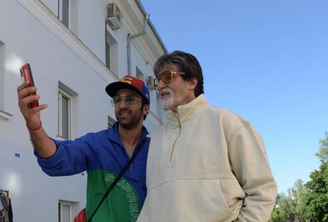 Brahmastra actors Amitabh Bachchan, Ranbir Kapoor take a stroll in New York