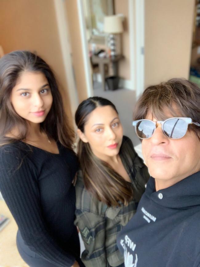 Shah Rukh Khan takes selfie with daughter Suhana and wife Gauri in NYC, posts on social media 