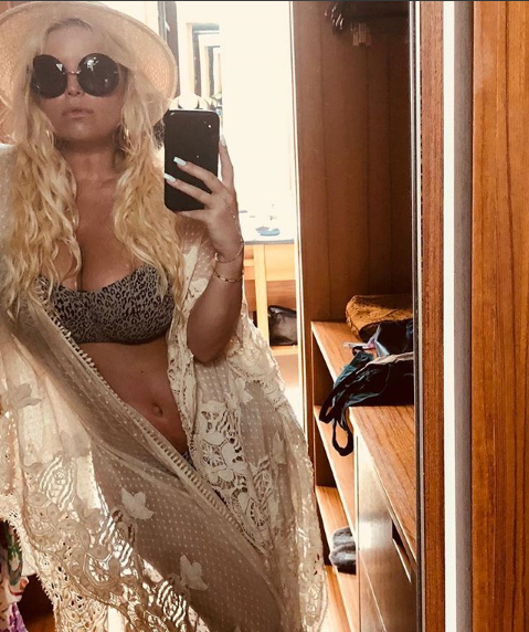 Jessica Simpson shares hot bikini images of herself on Instagram