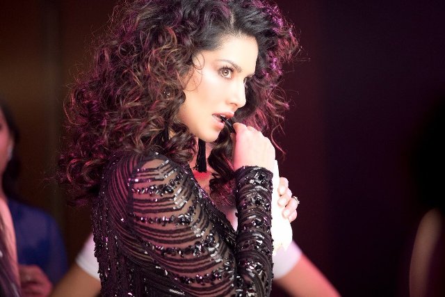 Sunny Leone looks sensational in her curly hair avatar