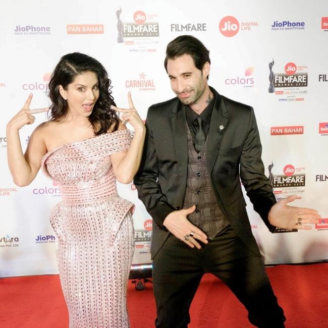 Sunny Leone, Daniel Weber share fun moment in front of camera 