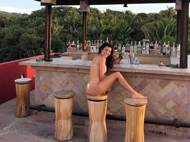 Kourtney Kardashian visits Mexico, looks stunning in bikini