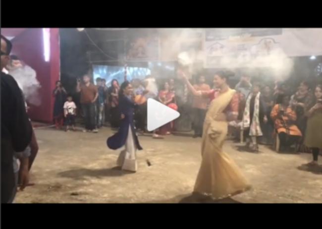 Sushmita Sen celebrates Durga puja with daughters, takes part in 'dhunachi naach'