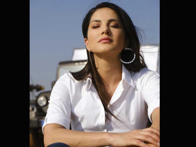 Sunny Leone senses 'weekend' is near, shares relaxed image on social media