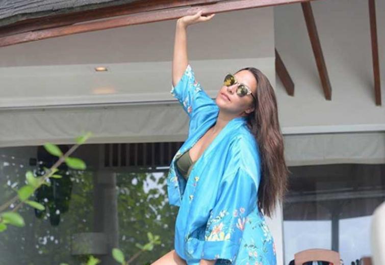 Neha Dhupia shares tips for perfect click with her fans