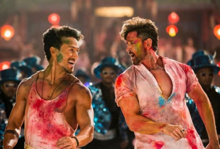Hrithik Roshan, Tiger Shroff starrer War collects close to 250 cr