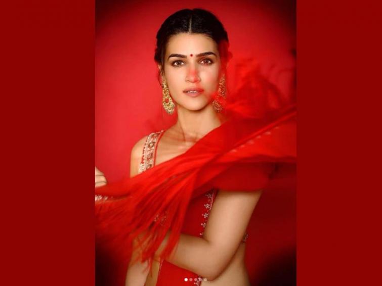 Kriti Sanon sets internet on fire by her red saree image