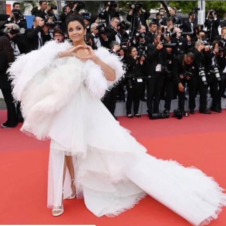 Ash looks angelic on her day 2 appearance at Cannes red carpet