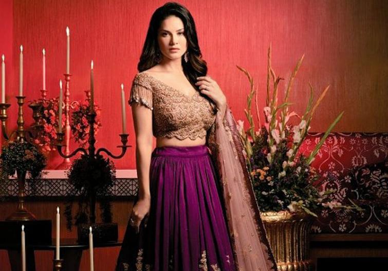 Sunny Leone looks gorgeous in her ethnic wear avatar 