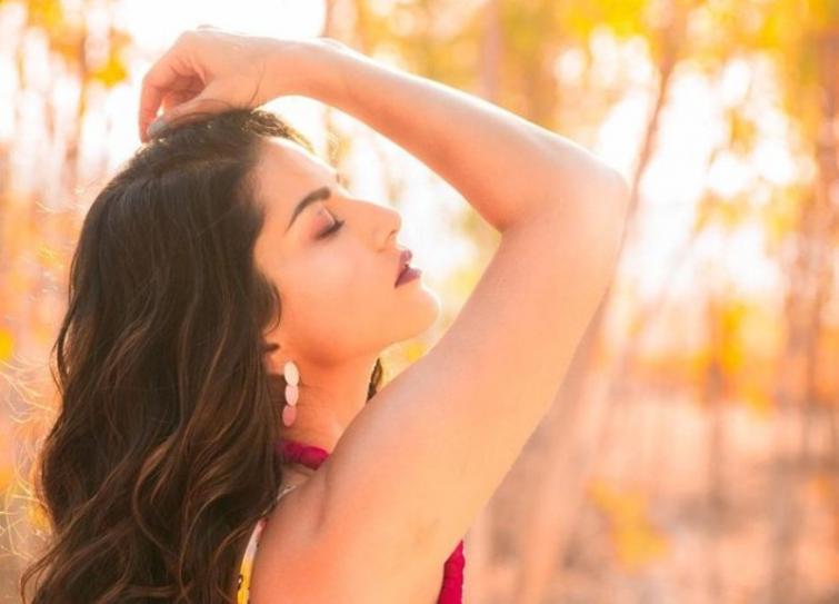 Sunny Leone shares yet another sensuous image of herself on social media 