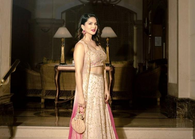 Bollywood actress Sunny Leone dresses perfectly for Diwali celebration, shares image online 