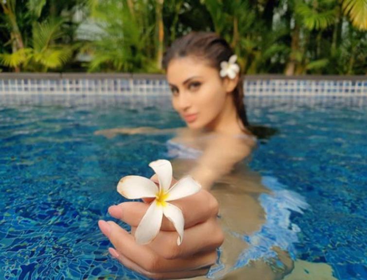 Mouni Roy sets internet on fire with her pool image 