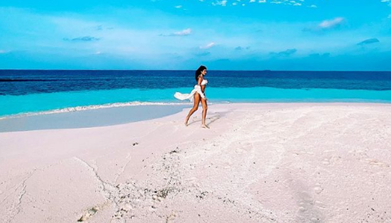 Tara Sutaria looks stunning in her latest beach image