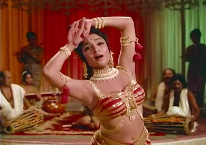 Vyjayanthimala in a dance sequence in Amrapali