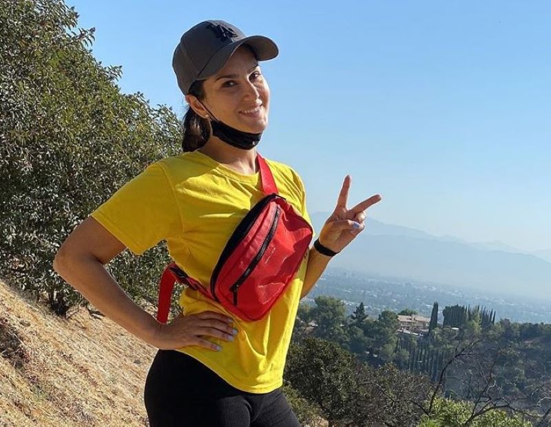 Sunny Leone walks 14 km, shares picture on Instagram