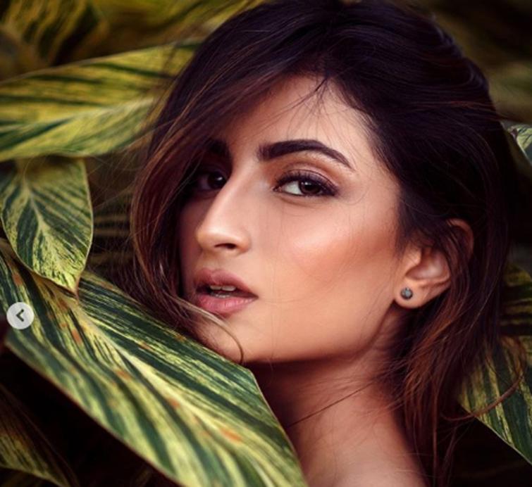 Peek-a-boo:Â Palak Tiwari now poses with leaves, fans like it