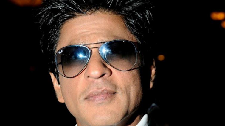 Maharashtra Minister thanks Shah Rukh Khan for providing PPE to health workers