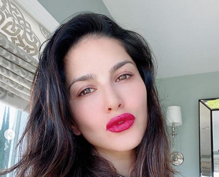 Sunny Leone looks gorgeous in her latest Instagram post 