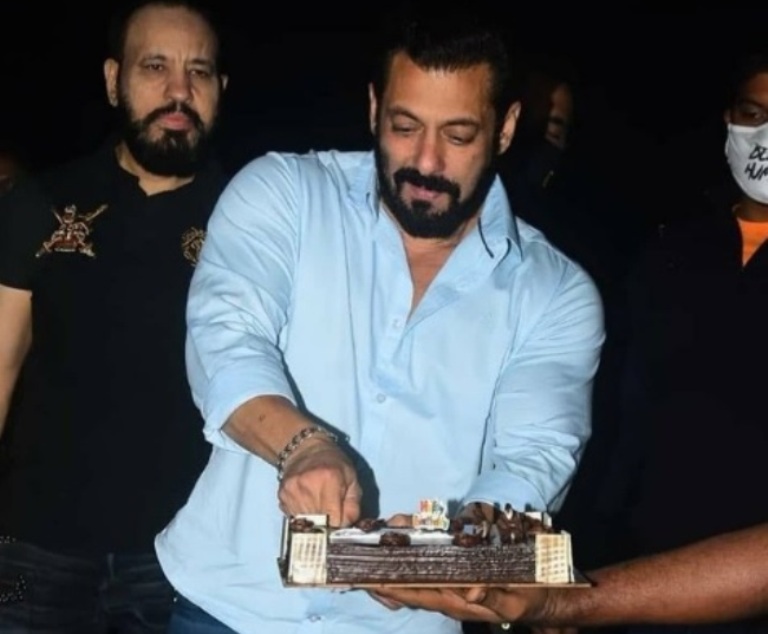 Salman Khan celebrates 55th birthday at his Panvel farmhouse