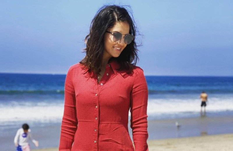Sunny Leone spends time in beach, loves her 'chilly morning' visit 