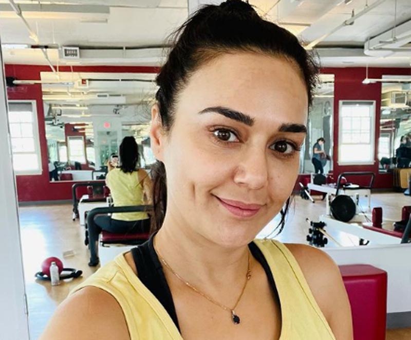Preity Zinta performs pilates in gym, leaves fans amazed