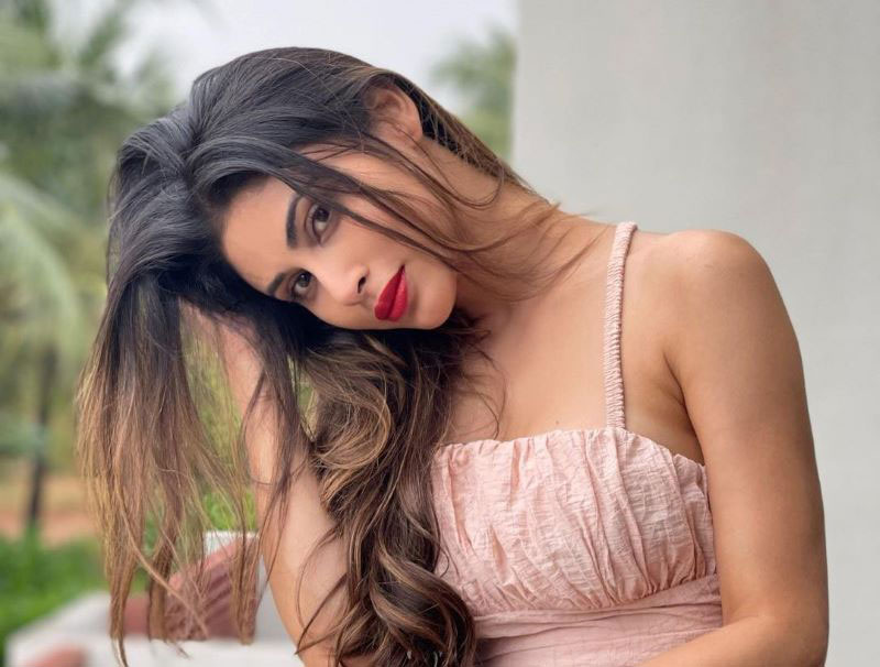 Do you know red lipstick 'optional' for Mouni Roy?