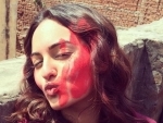Sonakshi Sinha wishes fans on Holi by posting throwback image 