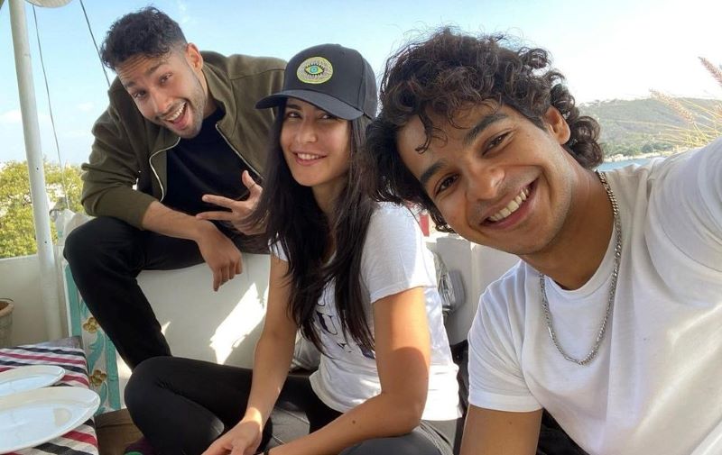 Katrina Kaif poses with Phone Bhoot gang, clicks pictures with Siddhant Chaturvedi, Ishaan Khatter