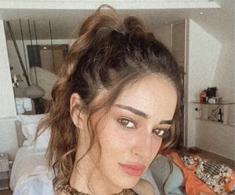 Ananya Panday looks a 'hot mess' in latest Instagram pic