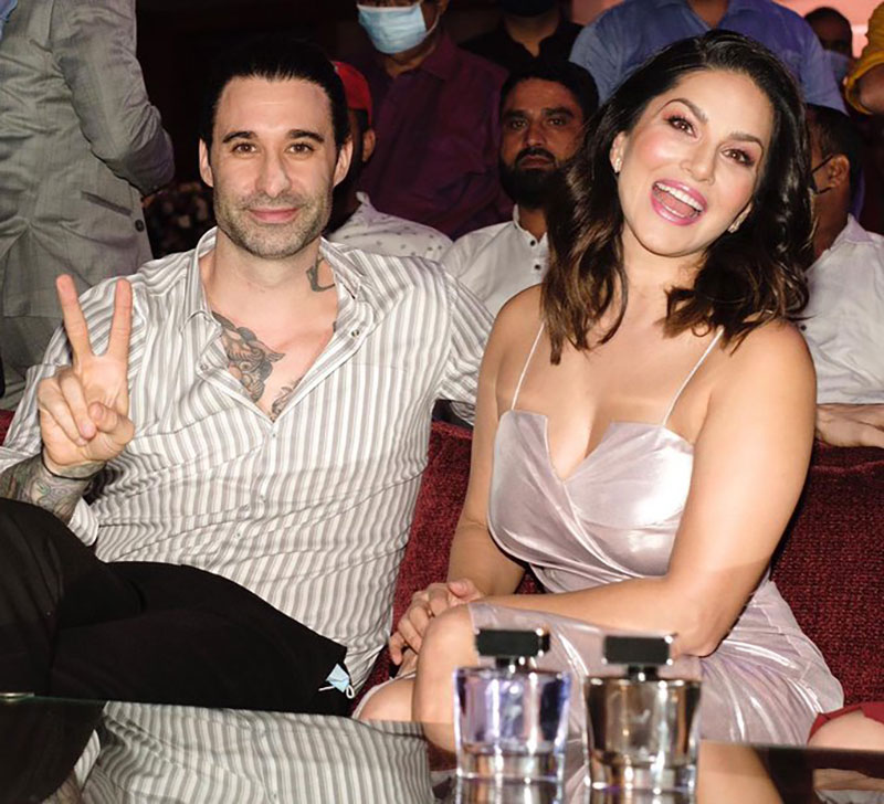 Happy couple: Sunny Leone, Daniel look stunning in Instagram image, fans are loving it
