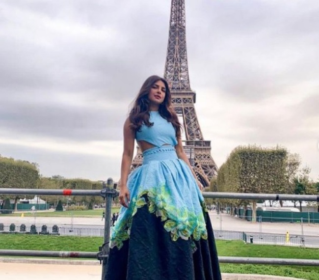 Priyanka Chopra shares a glimpse of her 'evening in Paris'. Check out