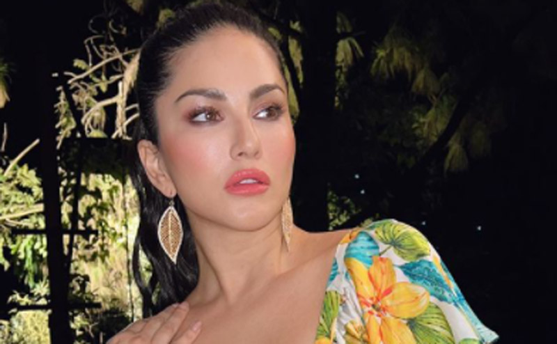 Sunny Leone looks gorgeous in her 'cutie top' image