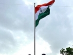 Shah Rukh Khan hoists Indian flag at Mannat