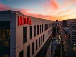 Netflix loses nearly million subscribers