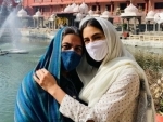 Sara Ali Khan visits Mahakaleshwar Jyotirlinga temple with mom Amrita