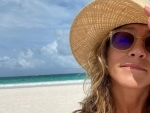 Jennifer Aniston's sun-kissed selfie clicked on a beach promises to make your day special