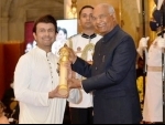 Sonu Nigam receives Padma Shri award at Rashtrapati Bhavan