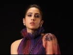 Sara Ali Khan looks elegant in saree created by Manish Malhotra