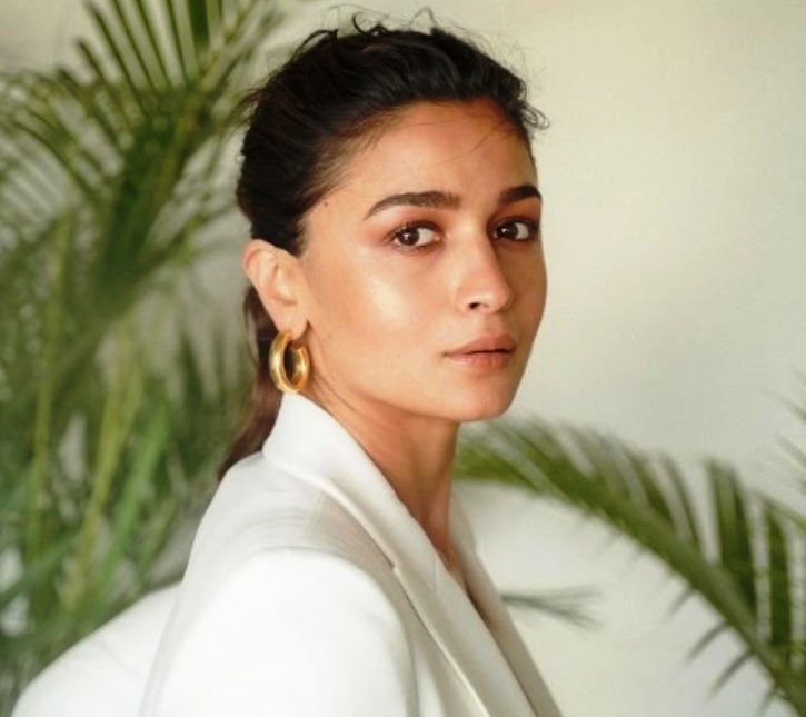 'Little concerned about bringing up child in public eye': Alia Bhatt