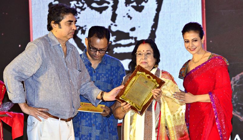 Madhabi Mukherjee, Goutam Ghose presented Lifetime Achievement awards by BFTCC in Kolkata