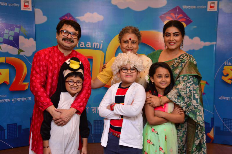 Shiboprosad Mukherjee and Gargee Roychowdhury with Haami 2 kids 