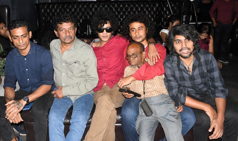 Cast of Jhilli along with Ishaan Ghose and Goutam Ghose (extreme L) | Image Credit: Avishek Mitra/IBNS