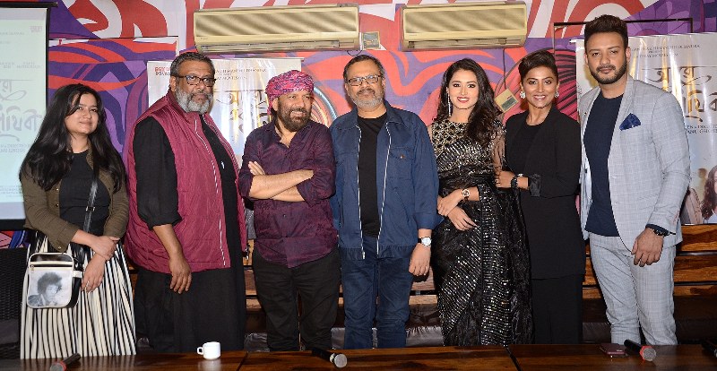 The entire cast along with filmmaker Atanu Ghosh | Image Credit: Avishek Mitra/IBNS 