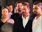 Shah Rukh Khan pays respects to 26/11 martyrs at Gateway of India
