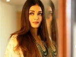 Aishwarya Rai Bachchan leaves her husband, fans smitten with new set of pics from PS 2 promotions