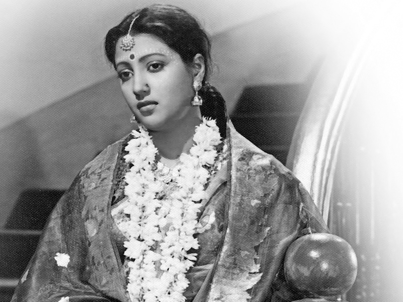 Movie lovers observe Bengali acting legend Suchitra Sen's death anniversary