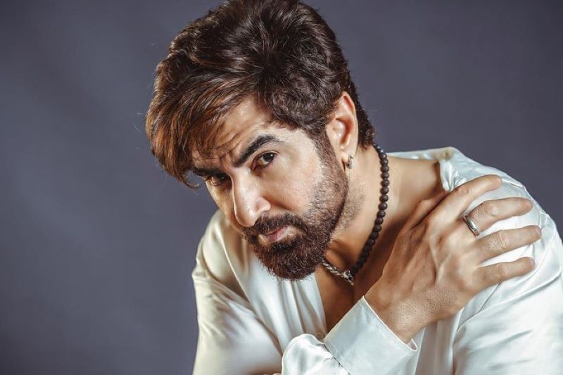 I won't deviate from mainstream films: Jeet gearing up for 'Manush' release
